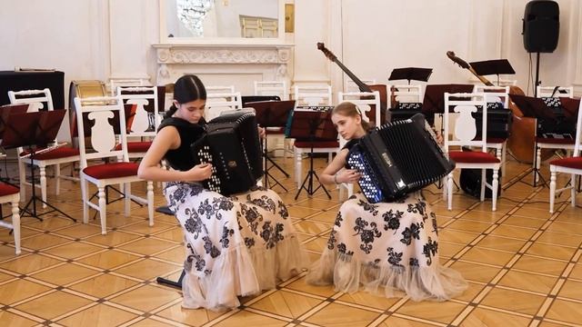 Н.Ризоль"Чардаш"/Hungarian "Czardas"  Дуэт: сёсты Зенайда и Василиса Оттич (Санкт-Петербург)