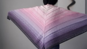 Шаль спицами от центральной линии из пряжи YarnArt Flowers