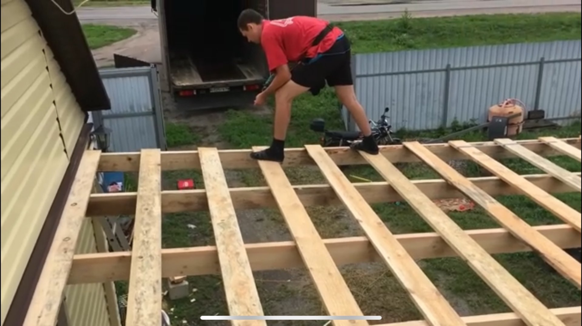 Строим навес перед домом/ Проект выходного дня. смотреть онлайн