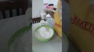 КРЕМ ИЗ  РАСТИТЕЛЬНЫХ  СЛИВОК (быстро готовится)  для разных  тортов и  пирожных.