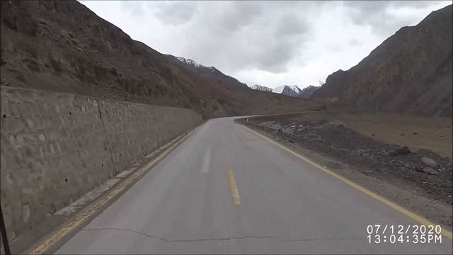 Karakoram Highway Pakistan I Last Part I Dhee to Khunjerab Pass I Toyota BJ40 I Man With Yellow 4x4 смотреть онлайн