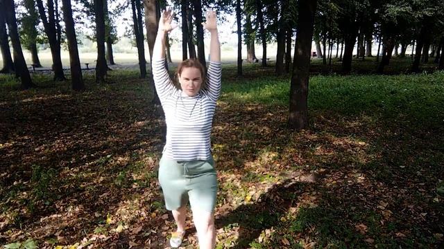 Упражнения для профилактики остеохондроза / Бодрая зарядка на свежем воздухе смотреть онлайн