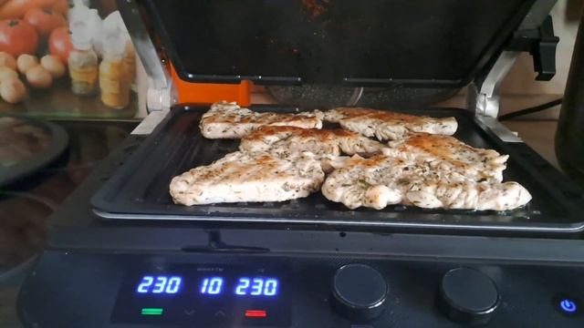 мясо индейки электрогриль Kitfort KT-1636 смотреть онлайн