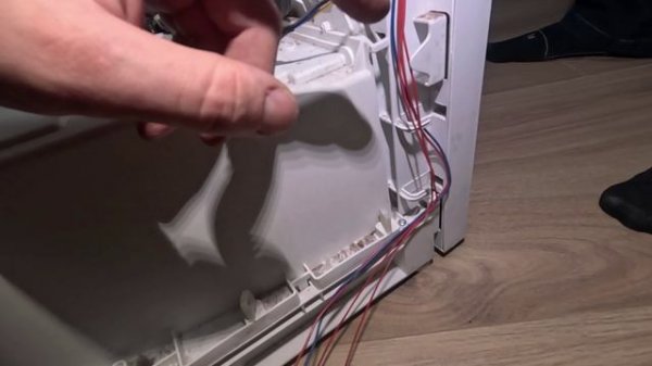 Сушильная машина V-ZUG adora v4000 за 500т.руб. Не сушит белье. Сколько сколько стоит?