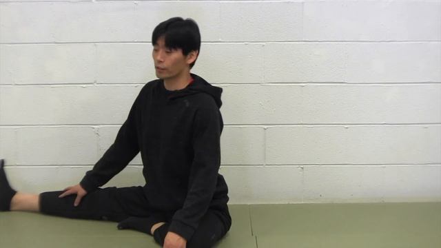 Stretching Ankles and Hamstrings For Kendo смотреть онлайн