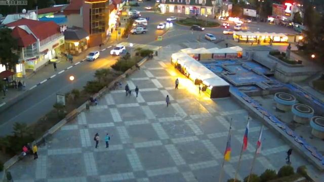 Вебкамера "Площадь Советская". Запись 25.10.2017 18:00:05 смотреть онлайн