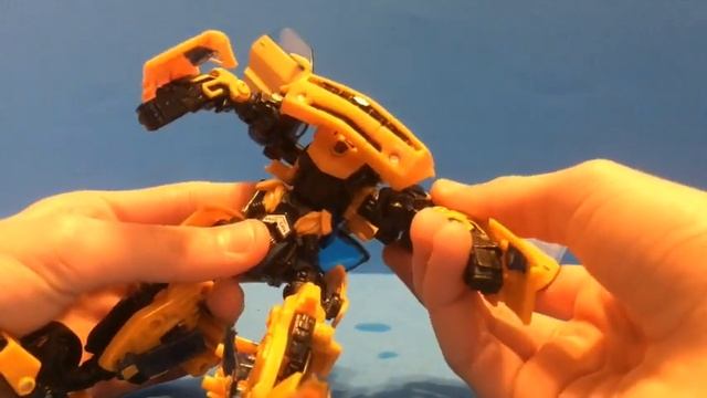 Transformers, 2007, Deluxe Class Bumblebee (Concept Camaro) смотреть онлайн