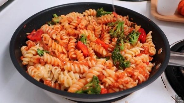 Easiest & Most Delicious Pasta you'll ever make!! A Quick & Easy Vegetarian Dinner! Pasta Recipe