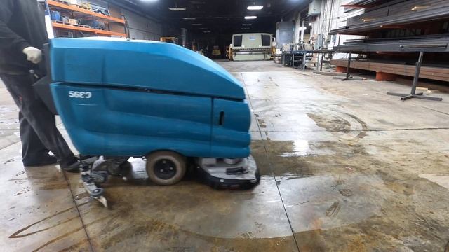 SKU 227663 Tennant 5680 36V 32" Walk Behind Floor Scrubber 30 Gallon 1739 Hours смотреть онлайн