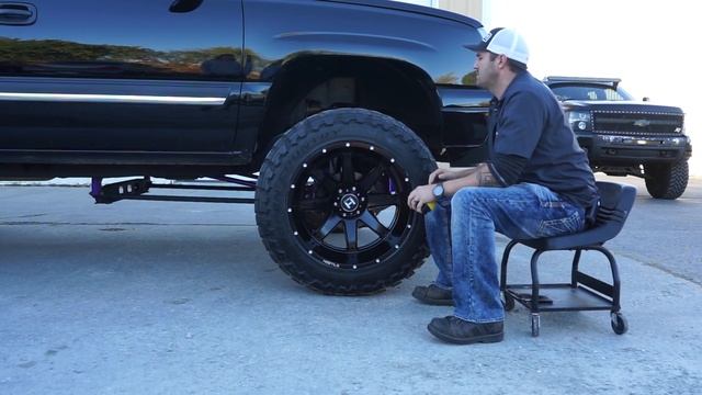 Custom Offsets Match Up: 37/13.5 on 22x14 -76 смотреть онлайн