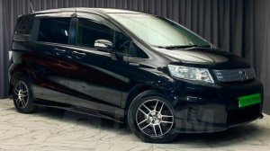 Обзор Honda Freed Spike Hybrid 2012 года