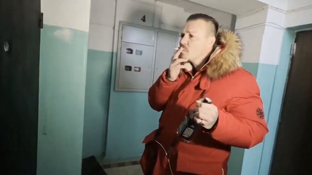 Толя заявил в прокуратору на Сергея Симонова. Стучался, загадил подъезд, насал под дверь, лез в окн смотреть онлайн