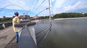 Чак Берри ловит рыбу