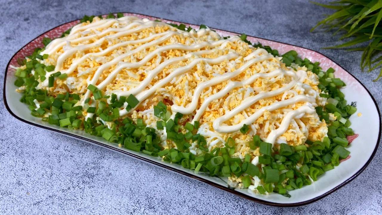 Салат под ВИНО и шампанское "Золотой ЦЫПЛЕНОК"! Проще уже НЕКУДА, а вкусно НЕВЕРОЯТНО! смотреть онлайн