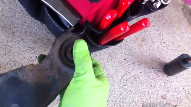 Lancer: TSB rear control arm outer bushing squeaks смотреть онлайн