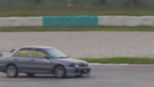 Proton Wira on Sepang International Circuit смотреть онлайн