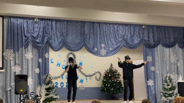 Big Baby Tape, kizaru - Новогодний Million концерт в школе. WEMORT, SVTsparta на сцене смотреть онлайн