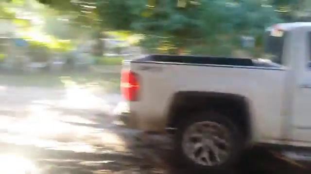 HUMMER H3 VS CHEVY SILVERADO TOW BATTLE смотреть онлайн