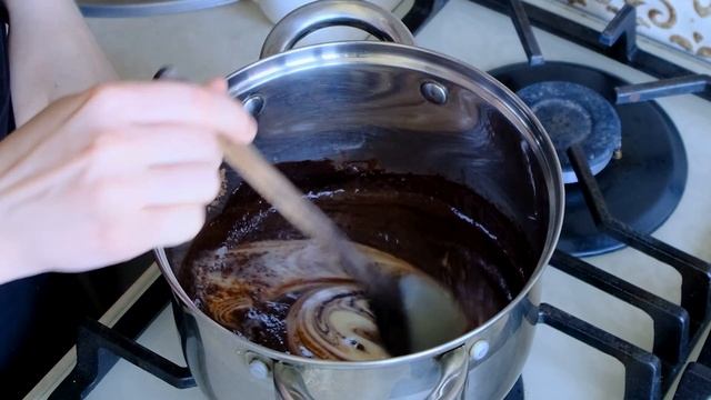 Make cocoa with condensed milk and dip fruit into it. This dessert is made all over the world! смотреть онлайн