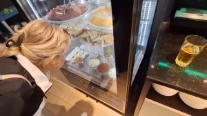 Объелись в БИЗНЕС ЗАЛЕ🤦 и напились🍾 АРТ ЛАУНЖ в аэропорту Внуково почти бесплатно