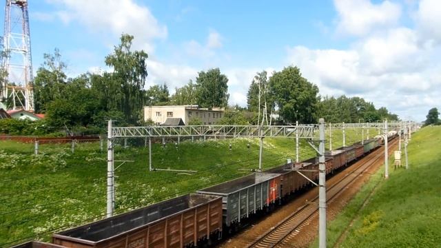 Электровоз ВЛ10-1333 с грузовым поездом смотреть онлайн