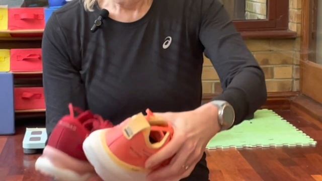 The Most Comfortable Running Shoe As Tested By Runners: The ASICS Gel Nimbus 25 смотреть онлайн