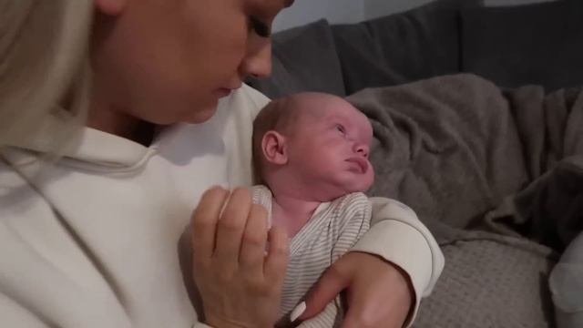 REALISTIC NIGHT ROUTINE WITH OUR 3 MONTH OLD BABY!! смотреть онлайн