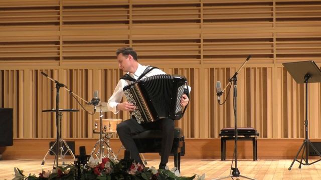 К. Гардель Танго из к/ф "Запах женщины" ("Por una Cabeza" - Carlos Gardel)  Играет Айдар Салахов.