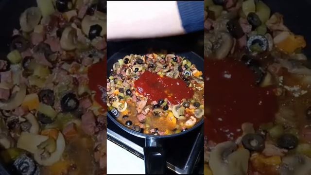 Готовим солянку🥘 смотреть онлайн