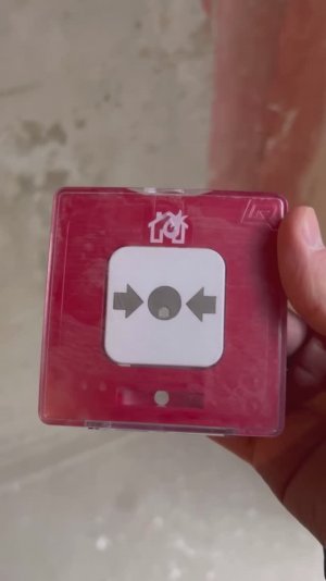 Как снять кнопку пожарной сигнализации.
Как снять датчик пожарной сигнализации.