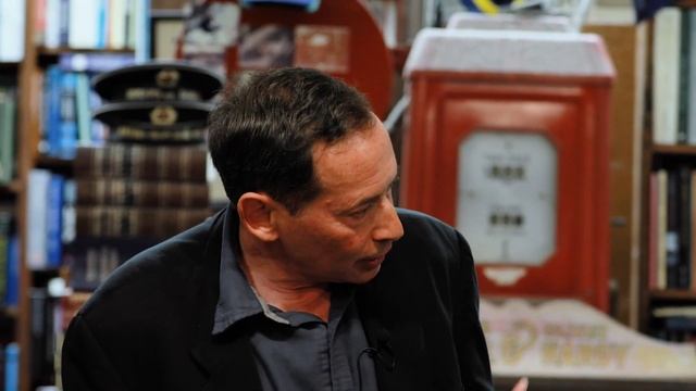 #7 — On Consciousness & The Brain: Uplifting Talk w/ Bernie Baars & David Edelman at DG Wills Books смотреть онлайн