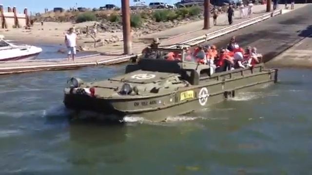 Launch of 8 - DUKW vehicles into the Columbia River -- B смотреть онлайн