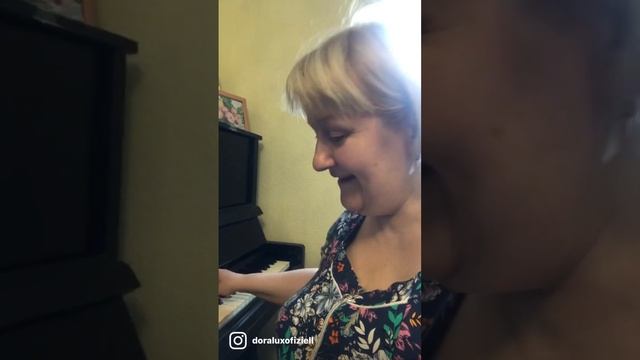 Дору Люкс наградили медалью «Святая Русь» за вклад в развитие русской литературы. #доралюкс #медаль смотреть онлайн