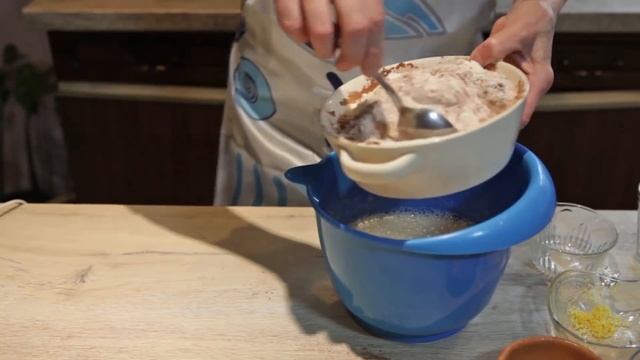 Kakao kocke sa sirom - Cocoa cubes with cheese recipe - Bebina kuhinja - Domaći video recept смотреть онлайн
