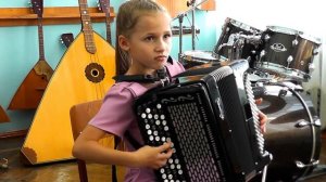 А. Нижник «История об ужасно смелом рыжем котенке» Играет баянистка Настя Кливитенко, 9 лет