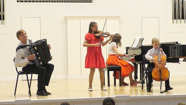 А. Пьяццолла Танго "Акула" / A. Piazzolla Tango" Escualo" Квартет семьи Рубиных. Новосибирск