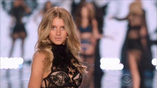 Taylor Swift - Style (Victoria's Secret Fashion Show 2014)