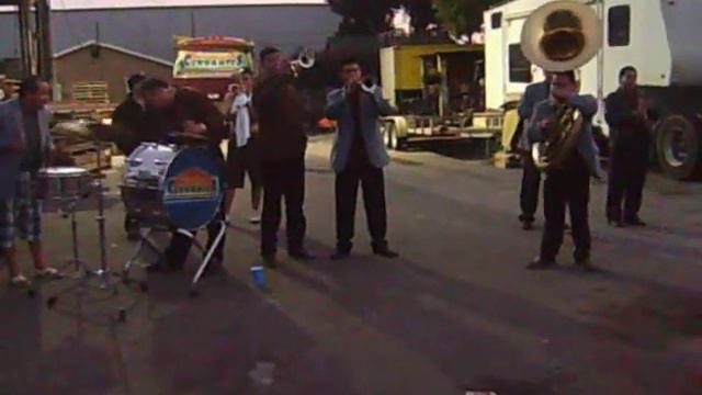 ChAkI cHiZz- AmAnEcIdA con La Banda Los Cervantes- El Comandante Don Juan смотреть онлайн