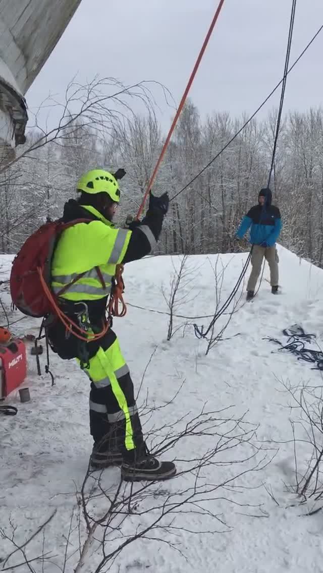 Роупджампинг на заброшенной ПВО базе, прыжки с веревкой. смотреть онлайн
