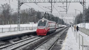 Мотриса 611М - 001 „PESA" , проследует платформу Сенеж.