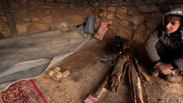 "Painful Documentary: Bloom's Mother and Building a New House on Terrible Rainy Days" смотреть онлайн