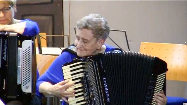 "Очи чёрные" Играет маэстро Херми Калета - феноменальная и удивительная аккордеонистка  81 год!!!