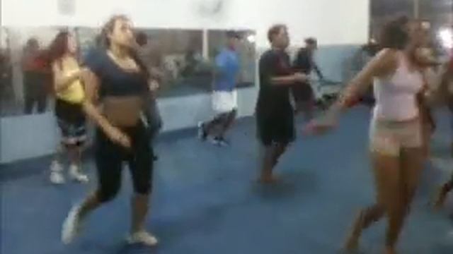 Aula de Lambaerobica (24-05-2012) Academia Differencial Fitnees смотреть онлайн