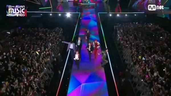 BTS_방탄소년단_IDOL_ft_Nicki_Minaj_Live_Performance