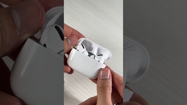 AirPods Pro 2 - самые популярные в мире наушники. Если у вас не было их - значит у вас нет ушей!
