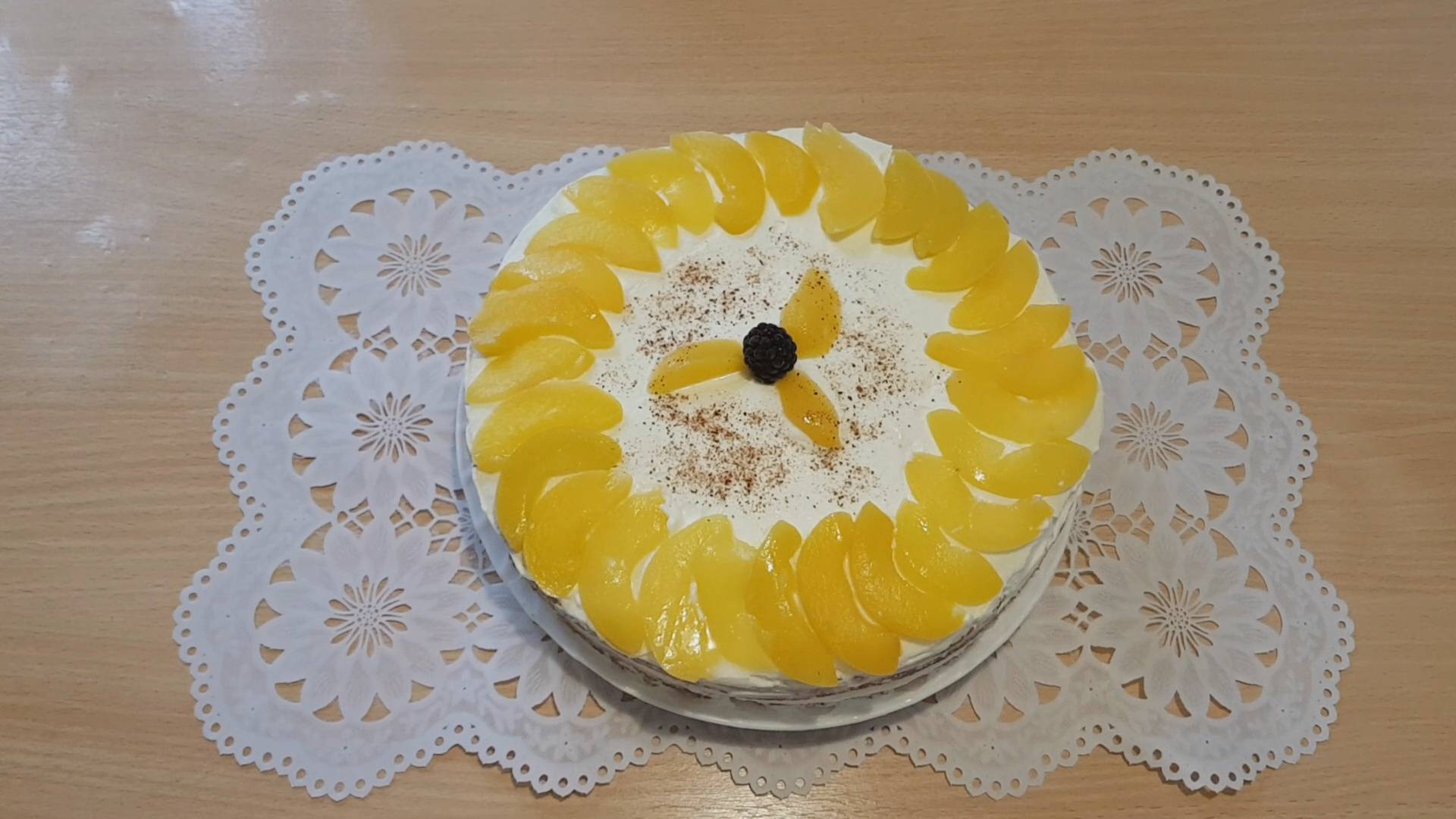 Сливочно-творожный торт с персиками смотреть онлайн