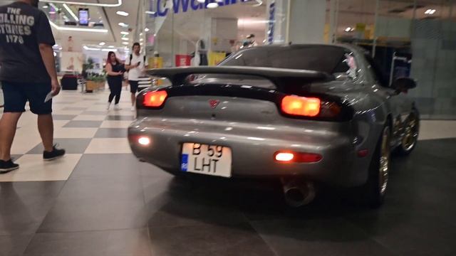 Driving Inside Mega Mall Pantelimon With a 500 HP Mazda RX 7 смотреть онлайн