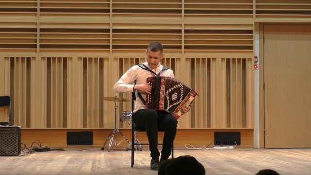 В. Монти "Чардаш" Играет Анатолий Ельцов (гармонь) Новосибирск