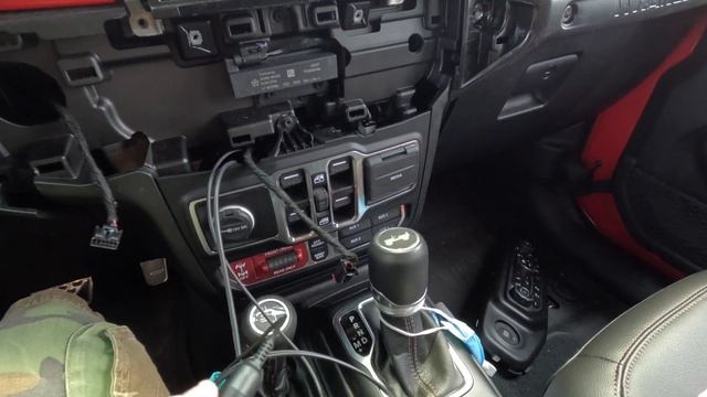 Deleting the External Antenna On Your JL Wrangler! смотреть онлайн