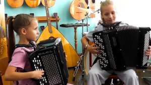 Св.Гардейчик "В ритме дождя" баянистки Алёна (9 лет) и Настя Кливитенко (11 лет) станица Крыловская